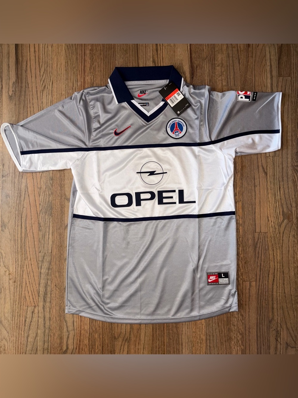 Nike Men’s PSG Opel Silver White & Navy Soccer Jersey Size L NWT Retro Kit